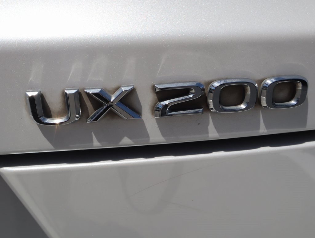 Thumbnail: 2020 Lexus UX - 18