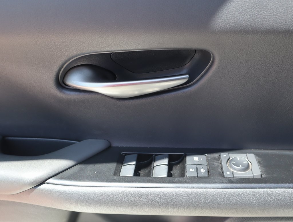 Thumbnail: 2020 Lexus UX - 19