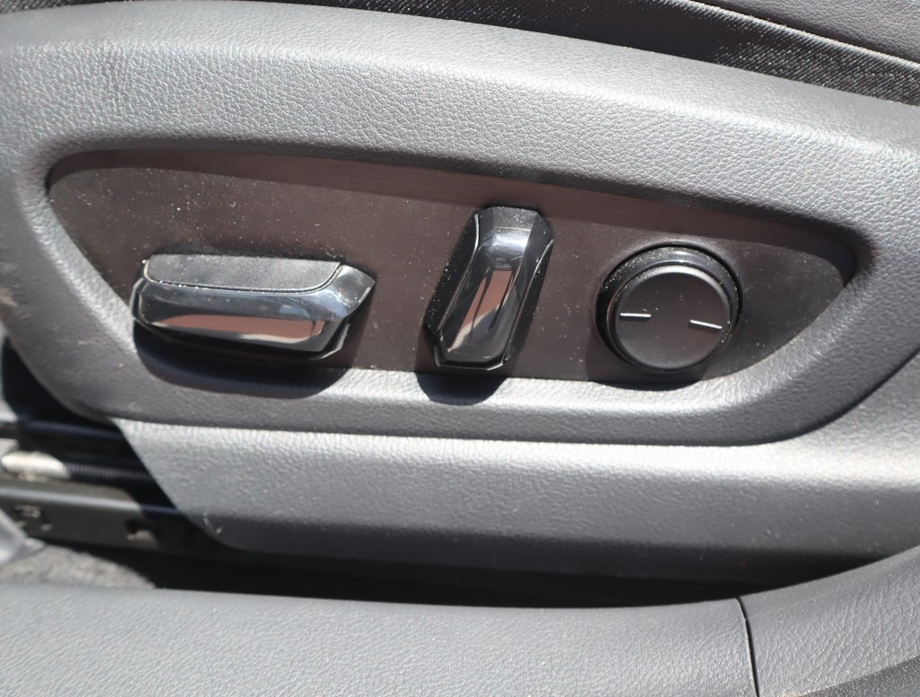 Thumbnail: 2020 Lexus UX - 22