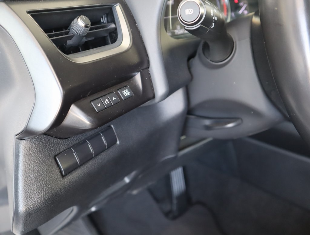 Thumbnail: 2020 Lexus UX - 24