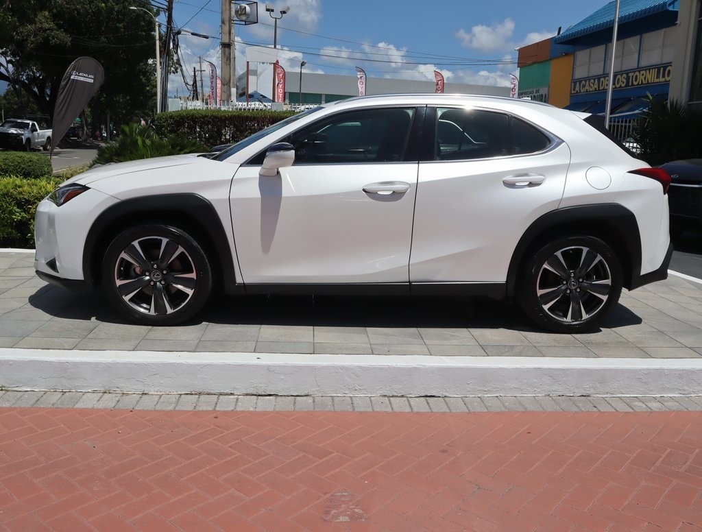 Thumbnail: 2020 Lexus UX - 8