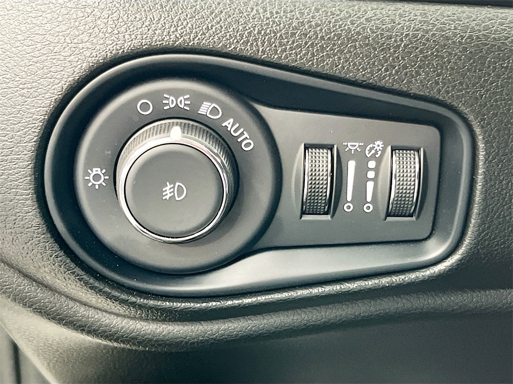 2023 Jeep Renegade Limited White at Victoria Chrysler Dodge Jeep Ram