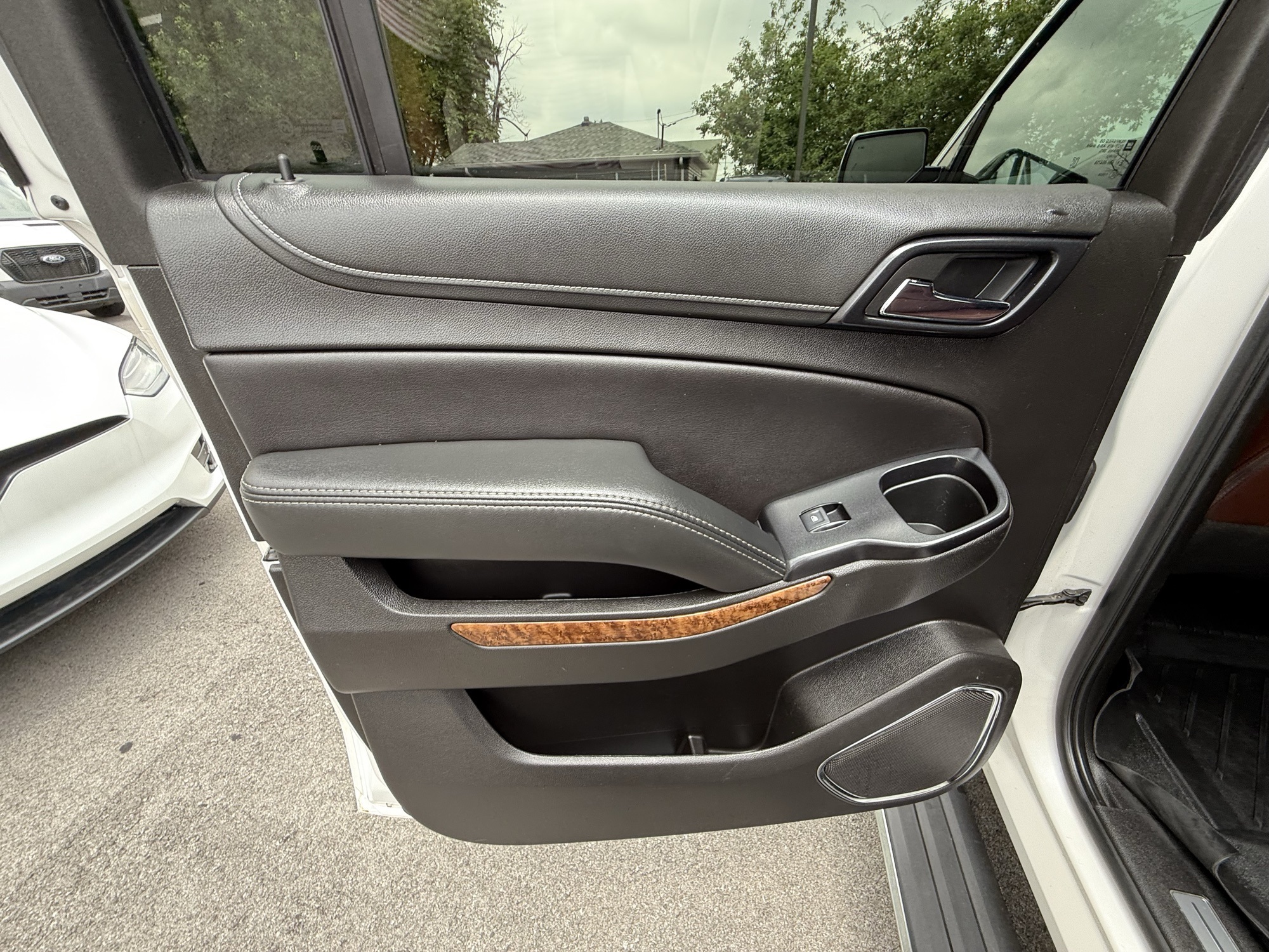 2019 Chevrolet Suburban Premier photo 16