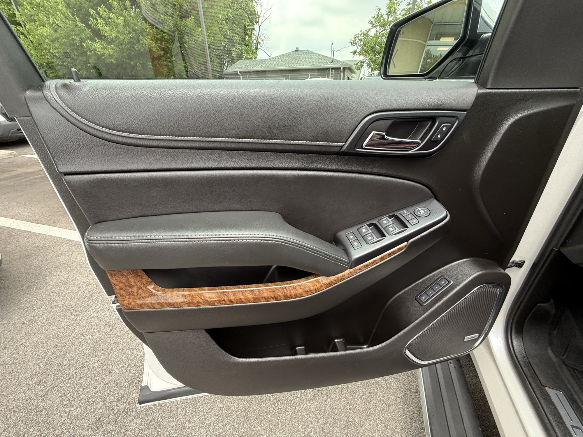 2019 Chevrolet Suburban Premier photo 18