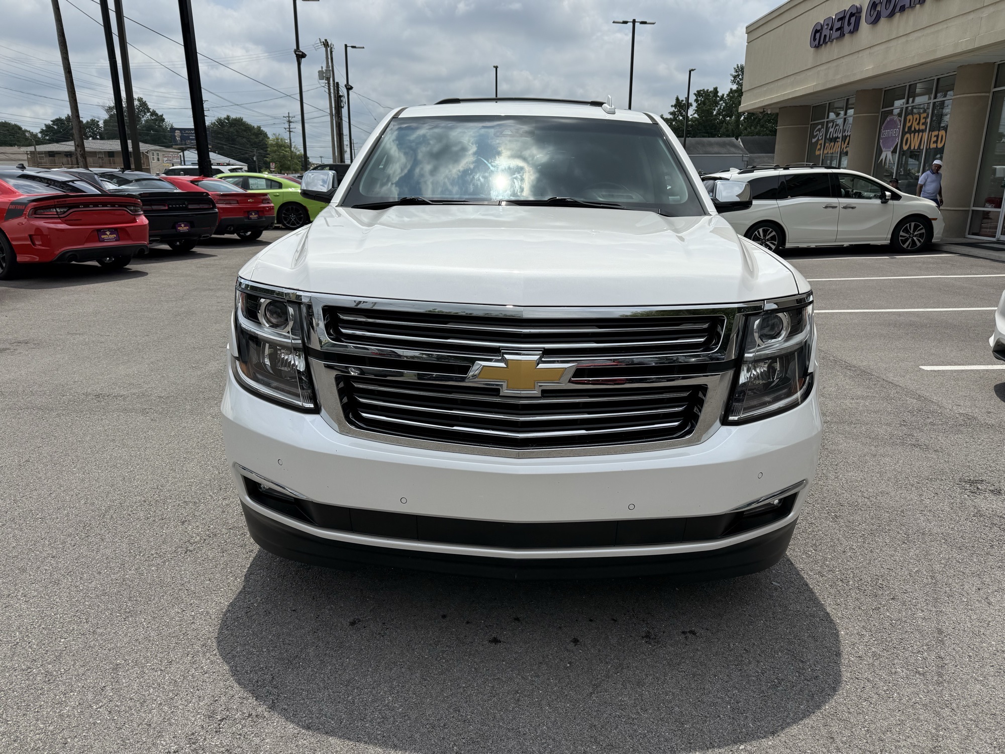 2019 Chevrolet Suburban Premier photo 2