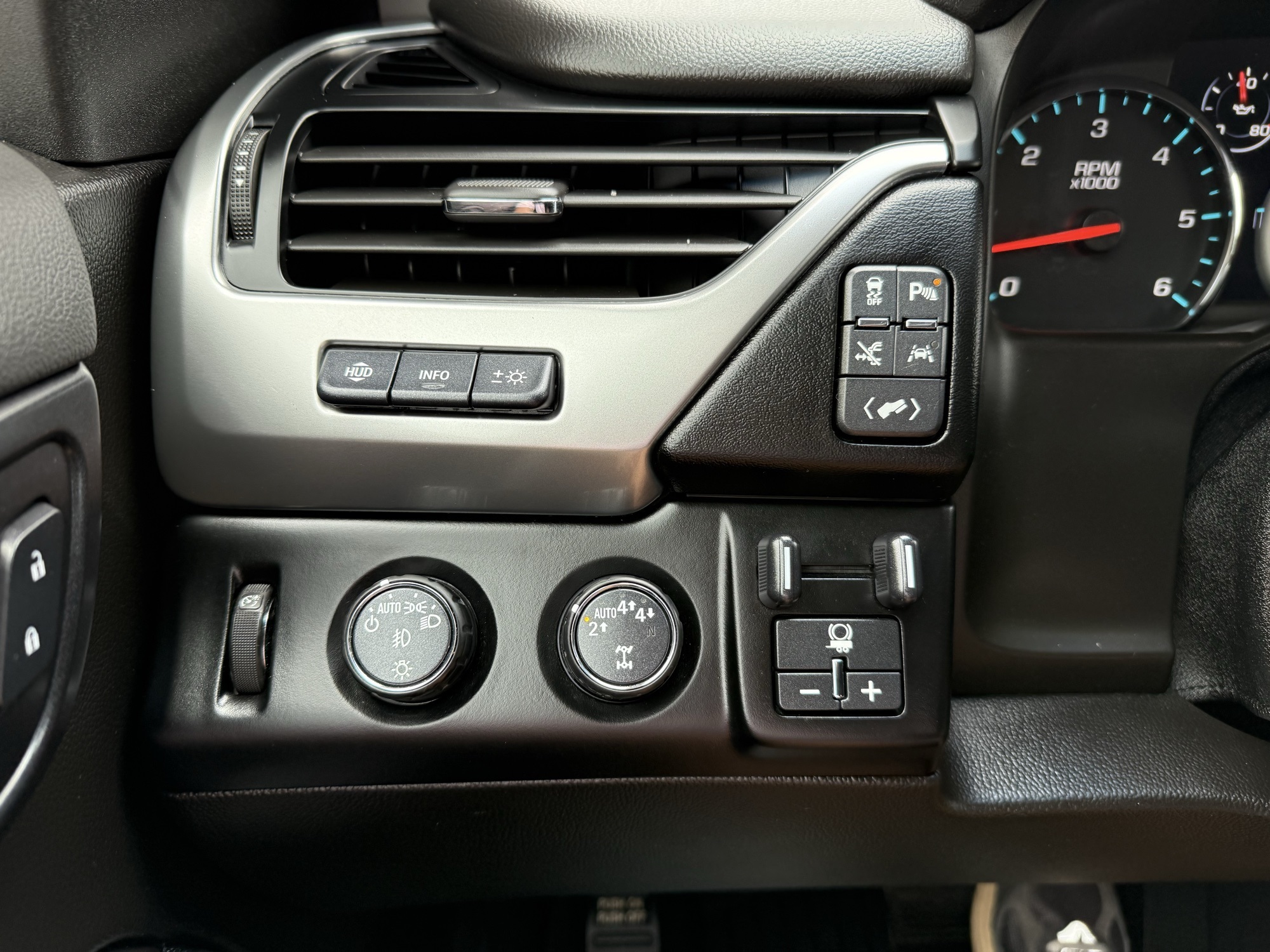 2019 Chevrolet Suburban Premier photo 24