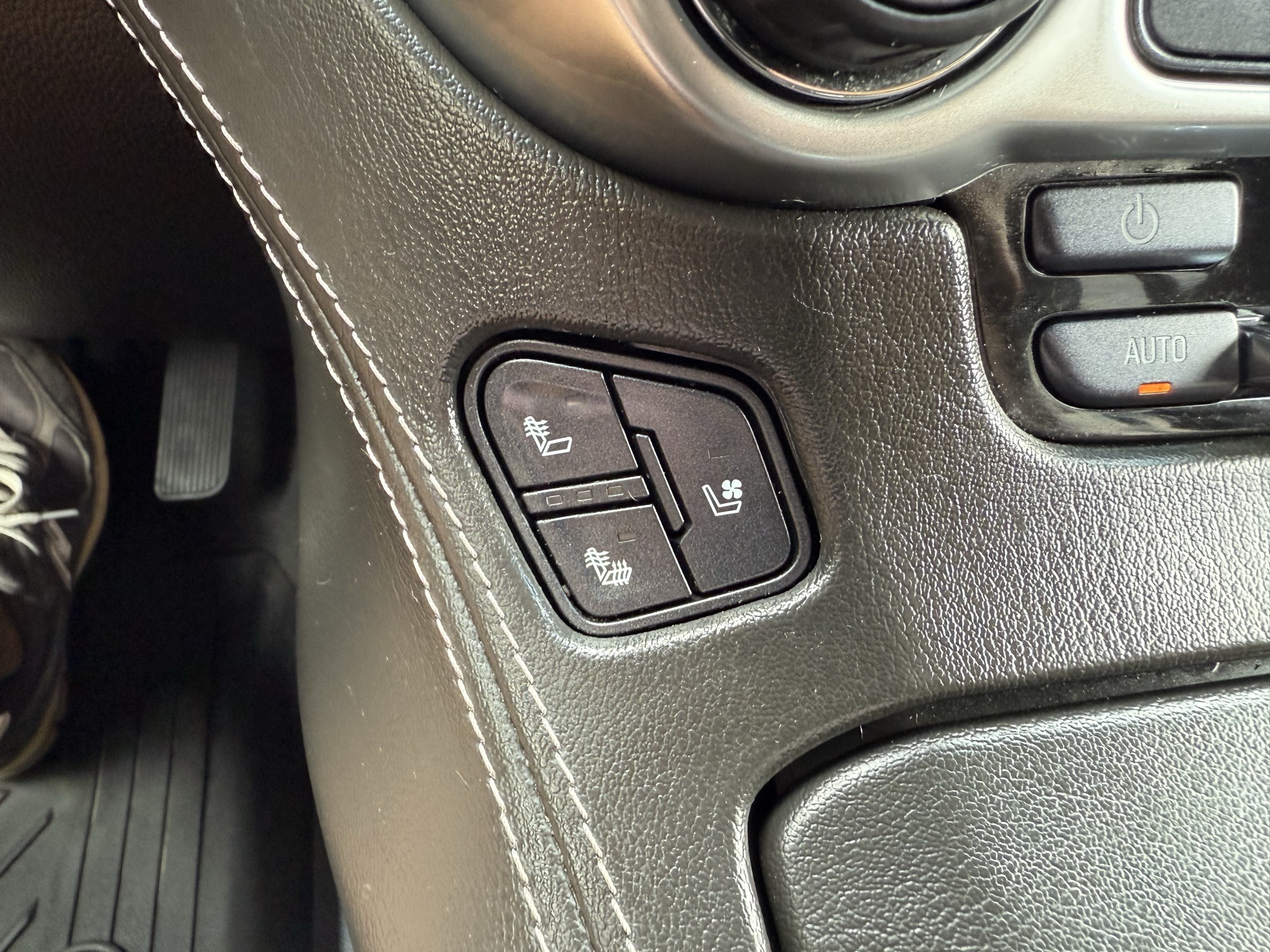 2019 Chevrolet Suburban Premier photo 30