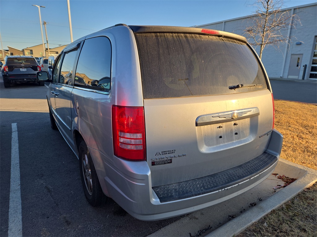 Used 2010 Chrysler Town & Country For Sale in Farmington, AR