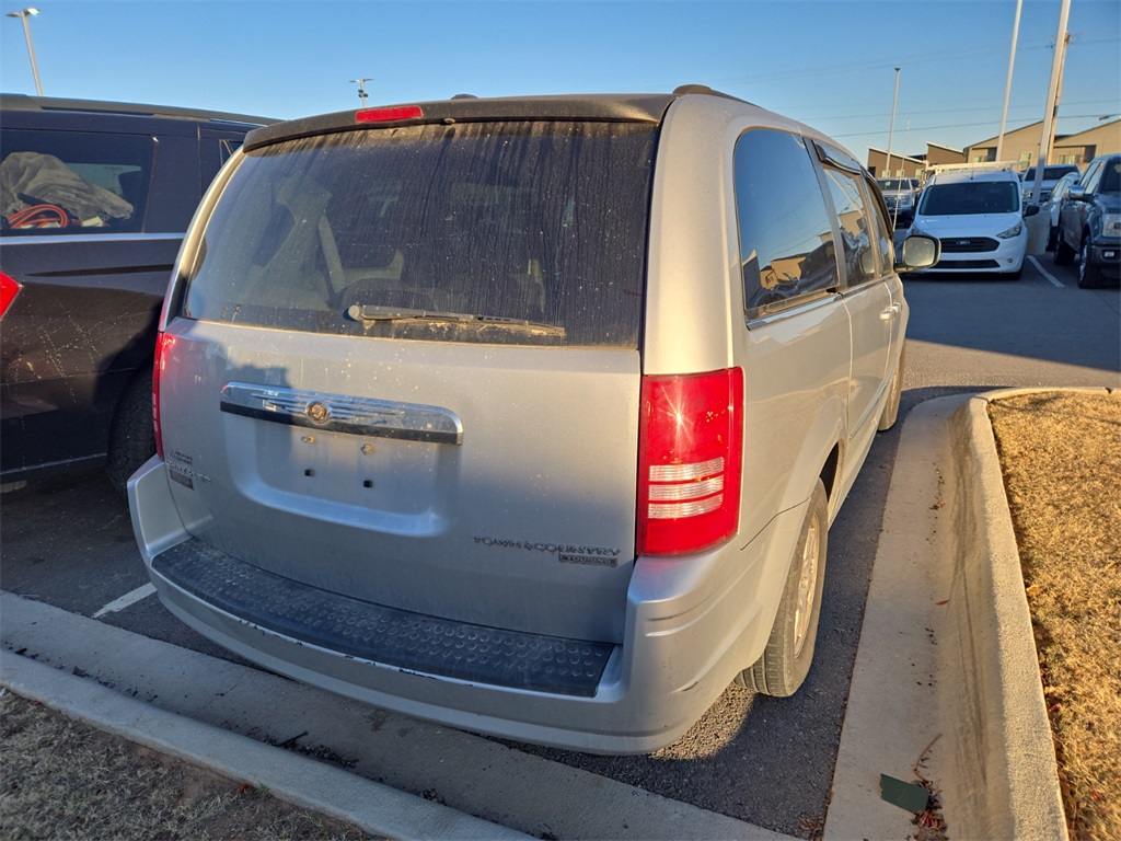 Used 2010 Chrysler Town & Country For Sale in Farmington, AR
