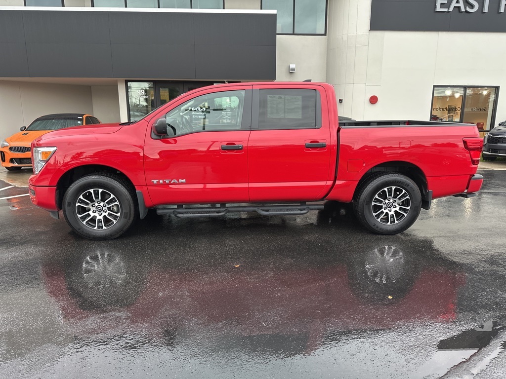 2024 Nissan Titan SV photo 2