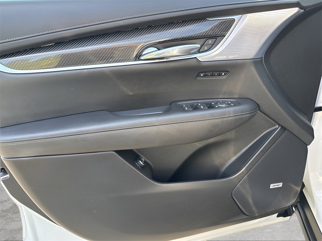 2023 Cadillac XT6