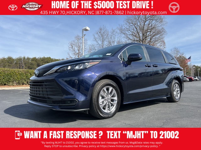 2025 Toyota Sienna LE 8-Passenger AWD