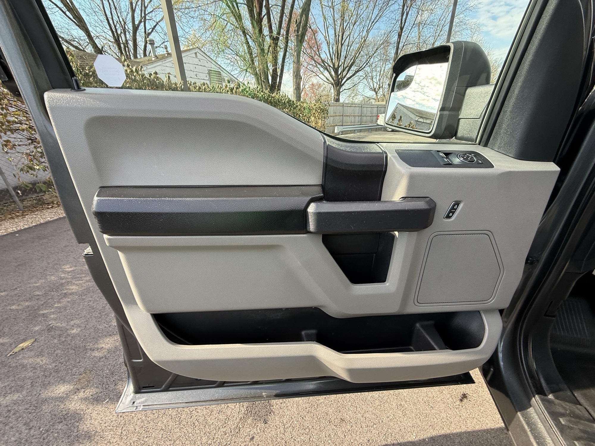 2016 Ford F-150 Lariat photo 48