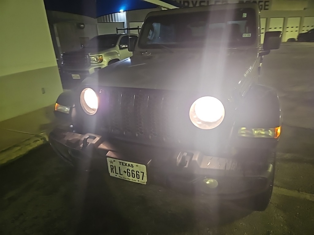 Used Car 2021 Jeep Gladiator  Sport For Sale Under $30,000 In San Marcos, Texas