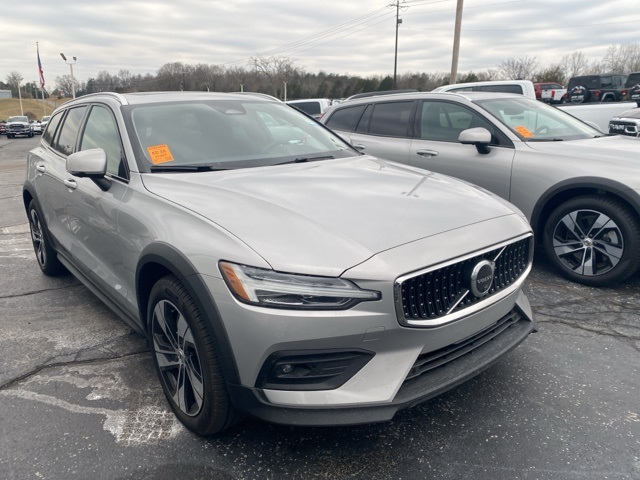 2025 Volvo V60 Cross Country B5 Plus AWD