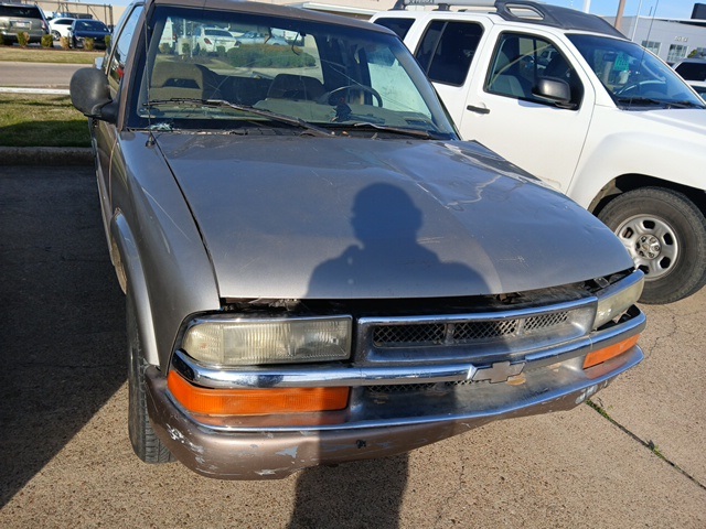 1996 Chevrolet S-10 LS Extended Cab RWD
