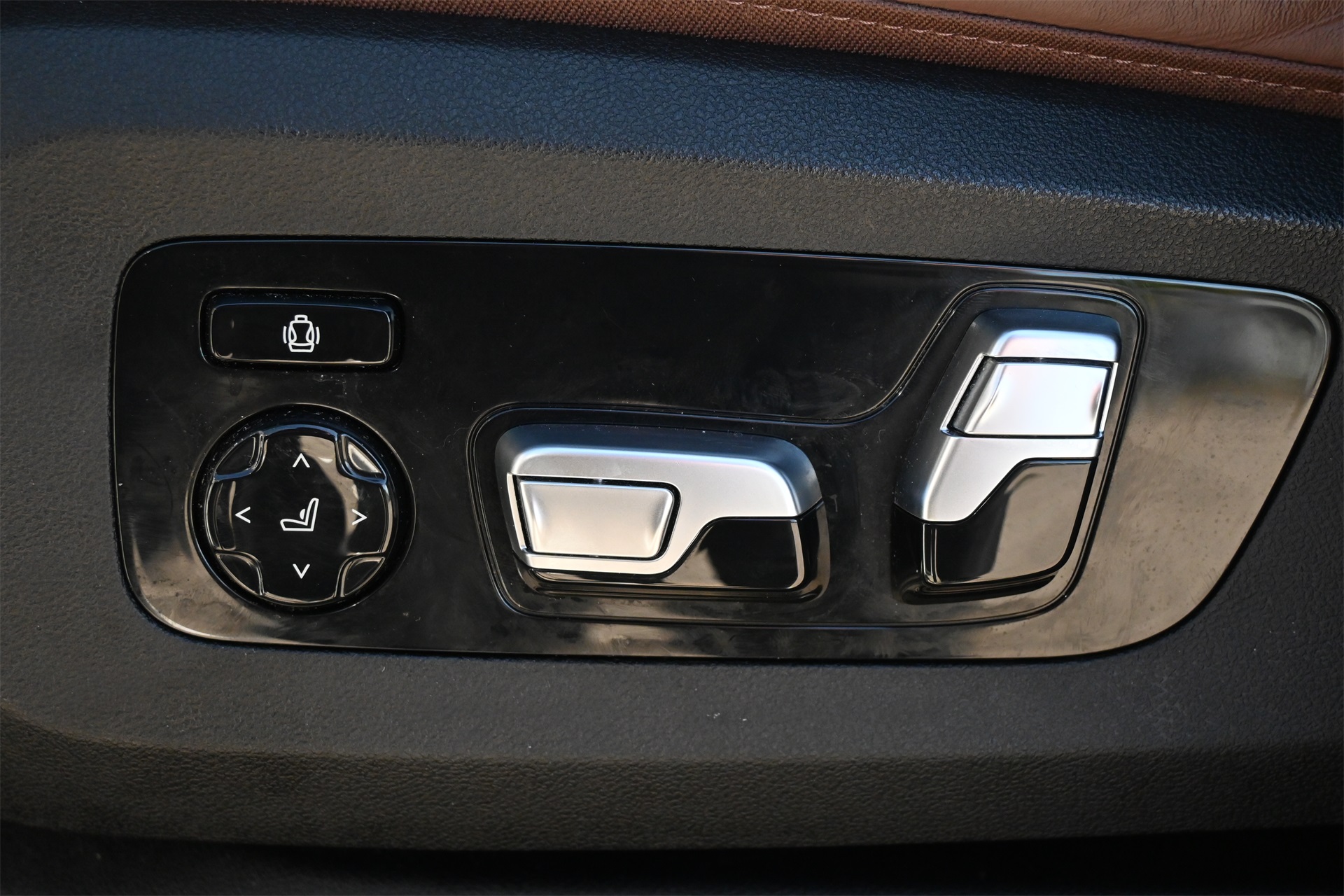 2020 BMW X5 M50i White at Westside Lexus