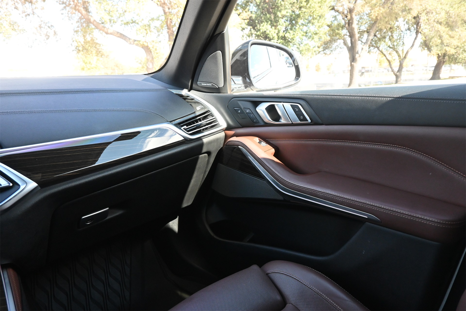 2020 BMW X5 M50i White at Westside Lexus