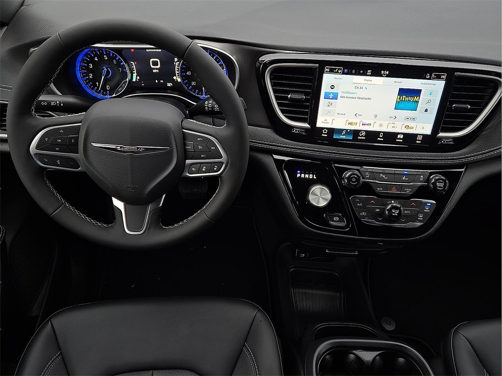 New 2026 Chrysler Pacifica For Sale in Farmington, AR