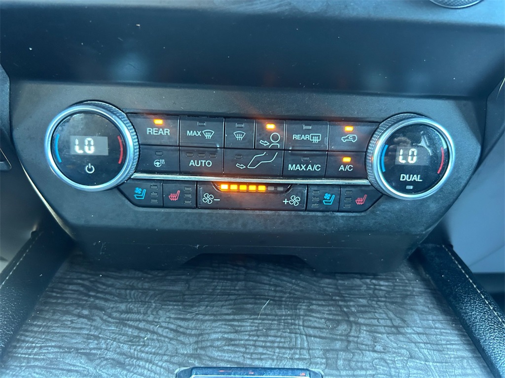 Used Car 2020 Ford Expedition  Limited For Sale Under $25,000 In Floresville, Texas