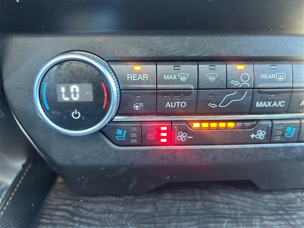 Used Car 2020 Ford Expedition  Limited For Sale Under $25,000 In Floresville, Texas