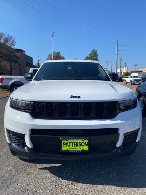 2024 Jeep Grand Cherokee Altitude photo 2