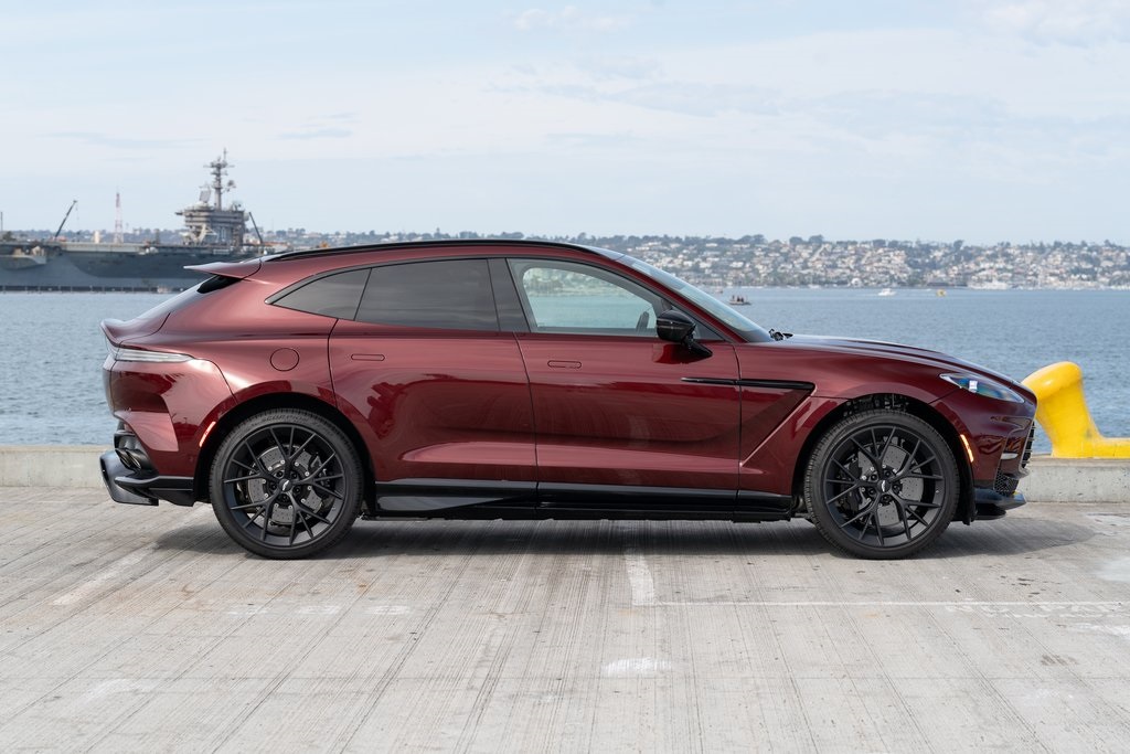 Aston Martin 2025 DBX 707