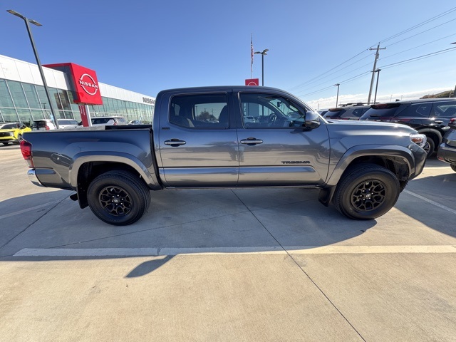 2022 Toyota Tacoma SR5 photo 4