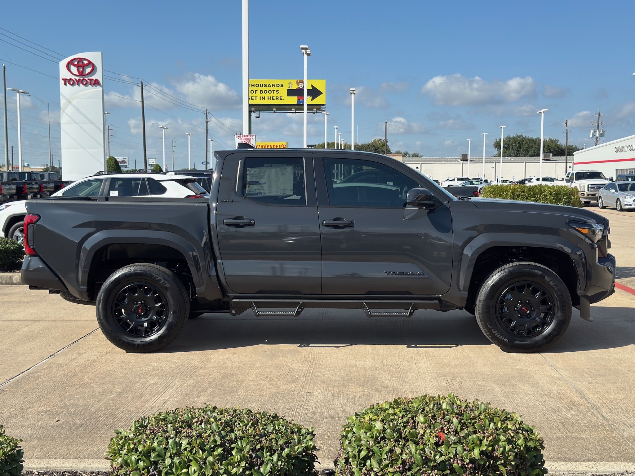 2025 Toyota Tacoma SR5 - 8