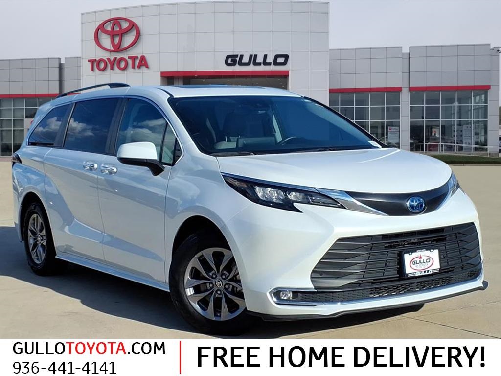 2024 Toyota Sienna XLE  at Gullo Toyota