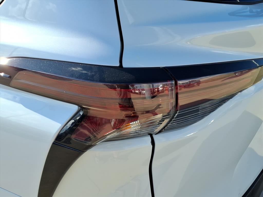 2024 Toyota Sienna XLE  at Gullo Toyota