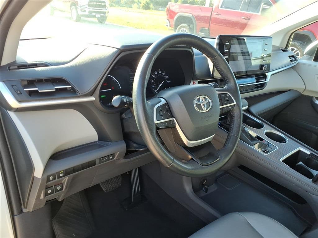 2024 Toyota Sienna XLE  at Gullo Toyota