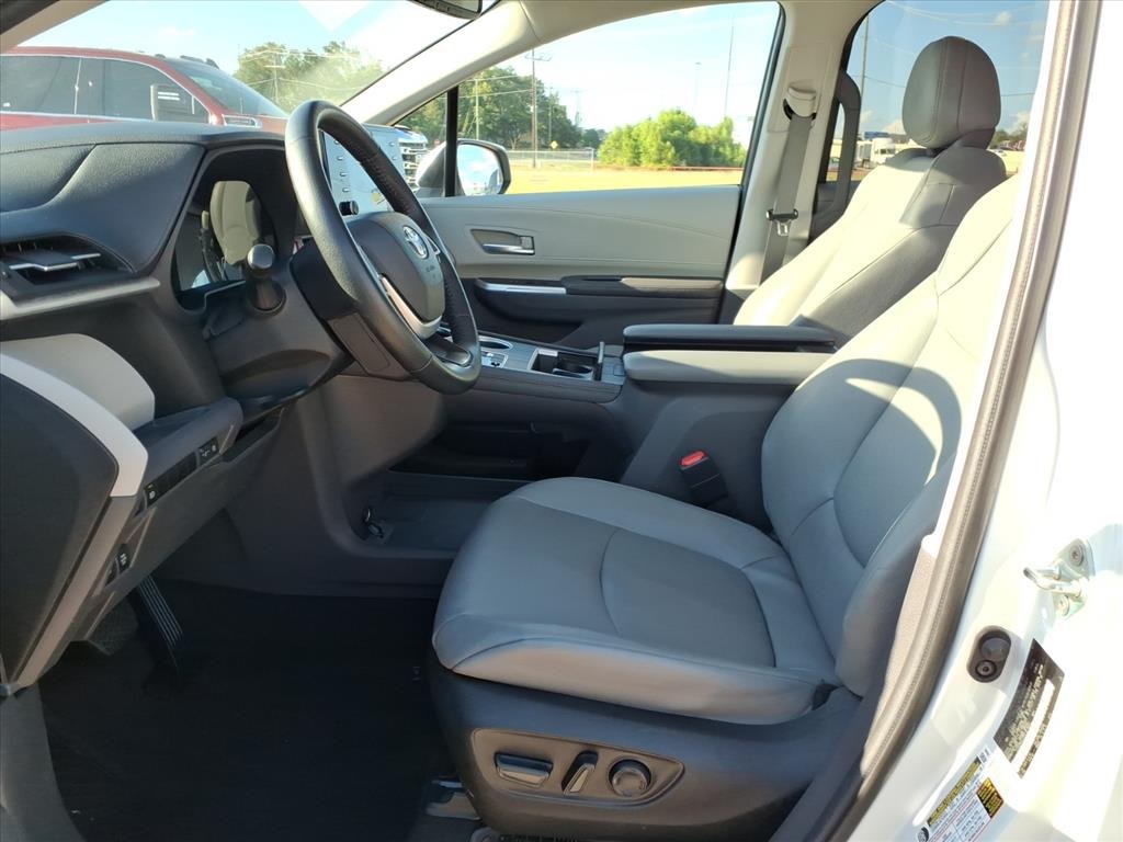 2024 Toyota Sienna XLE  at Gullo Toyota
