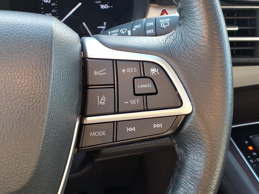 2024 Toyota Sienna XLE  at Gullo Toyota