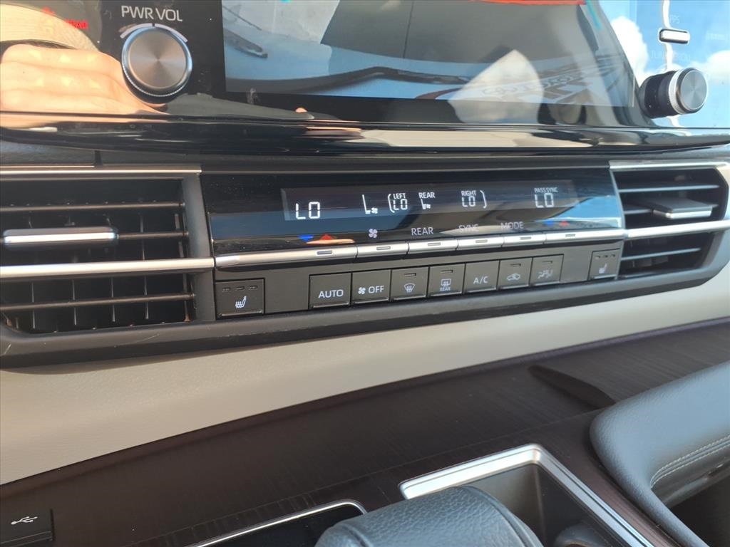 2024 Toyota Sienna XLE  at Gullo Toyota