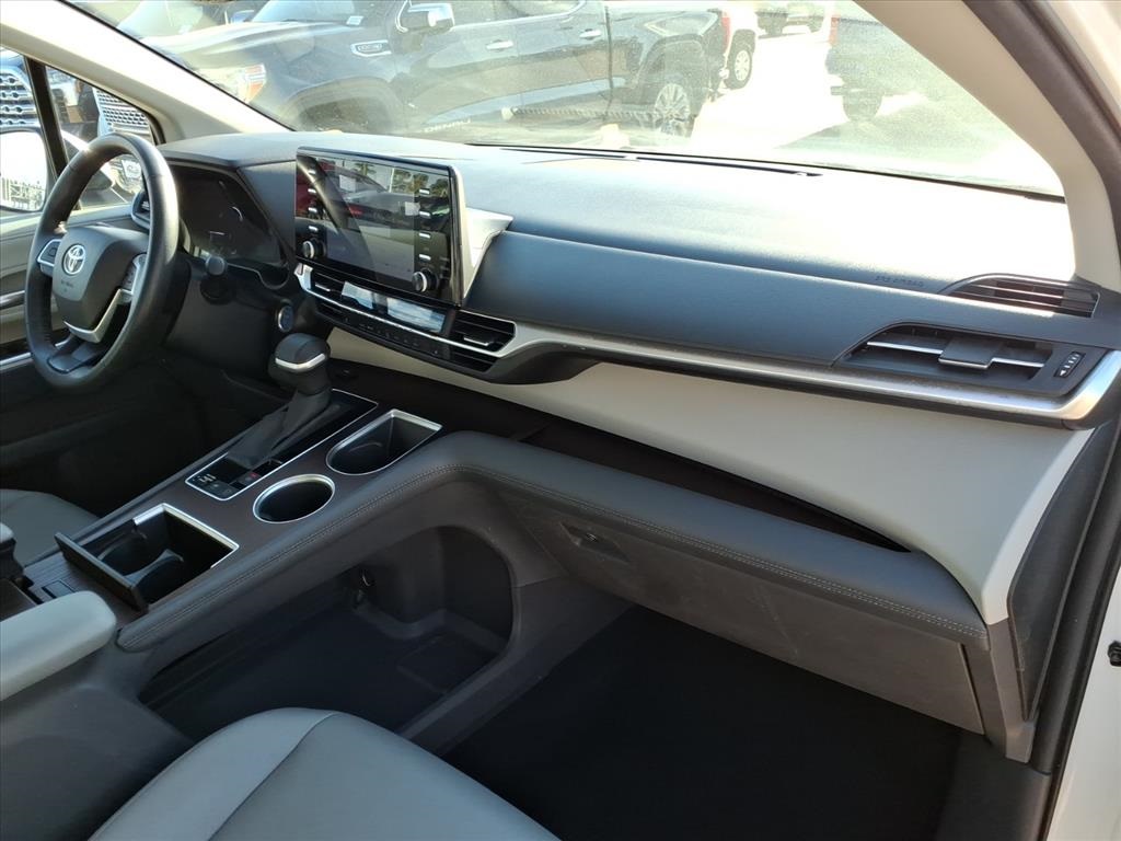 2024 Toyota Sienna XLE  at Gullo Toyota