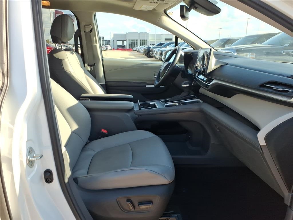 2024 Toyota Sienna XLE  at Gullo Toyota