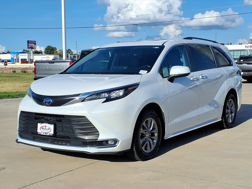 2024 Toyota Sienna XLE  at Gullo Toyota