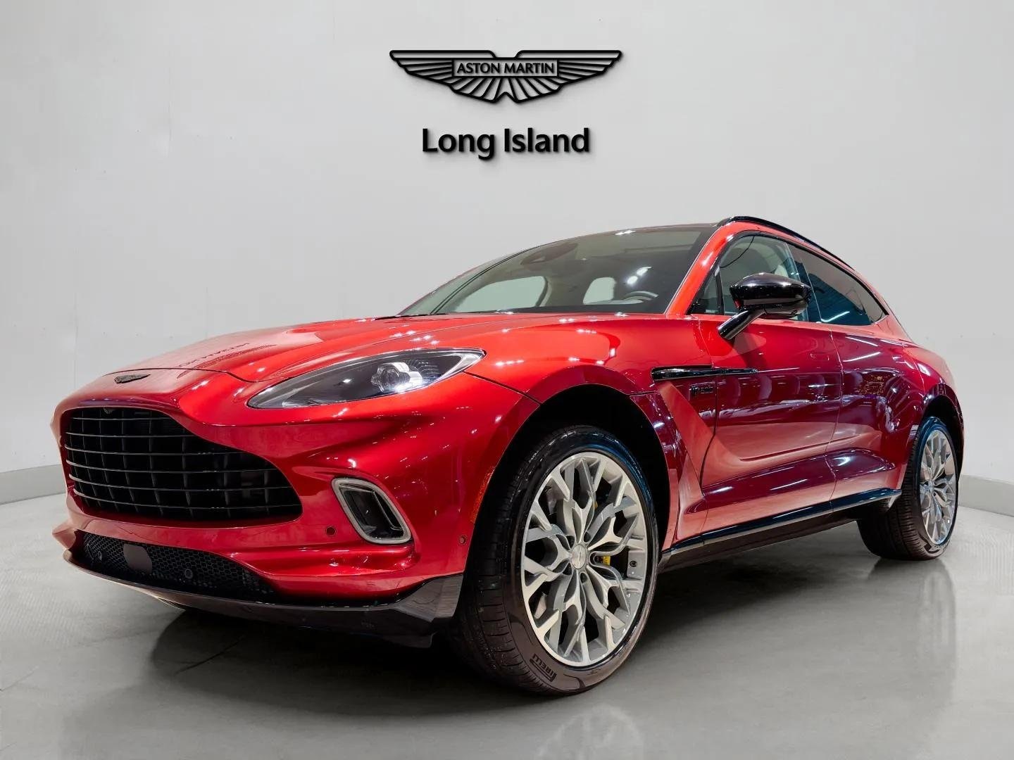 2021 Aston Martin DBX Base's photo