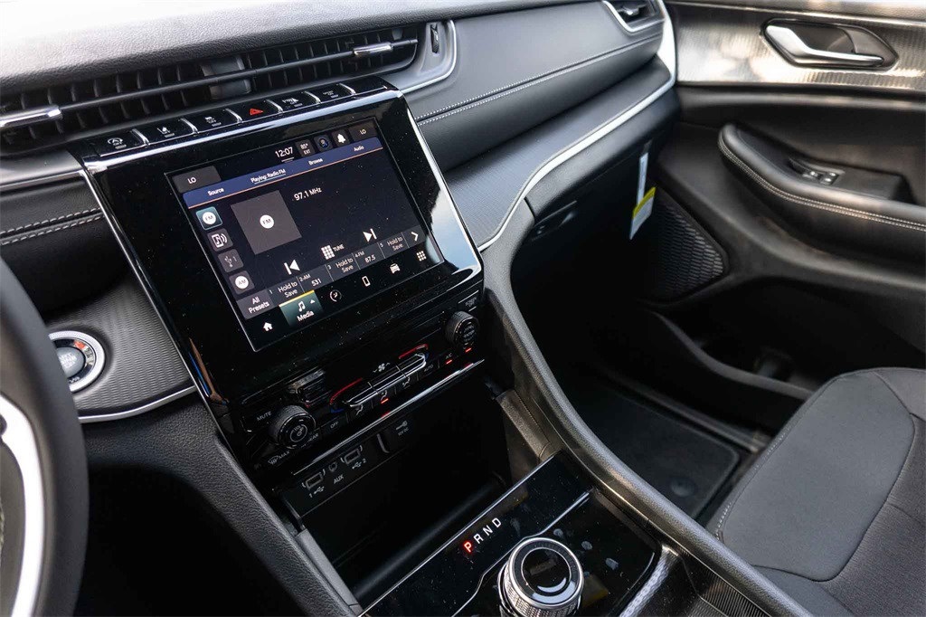 New Car 2025 Jeep Grand Cherokee L  Laredo For Sale Under $40,000 In San Marcos, Texas