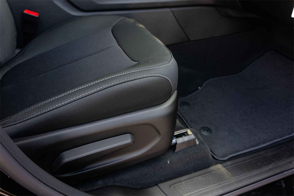 New Car 2025 Jeep Grand Cherokee L  Laredo For Sale Under $40,000 In San Marcos, Texas