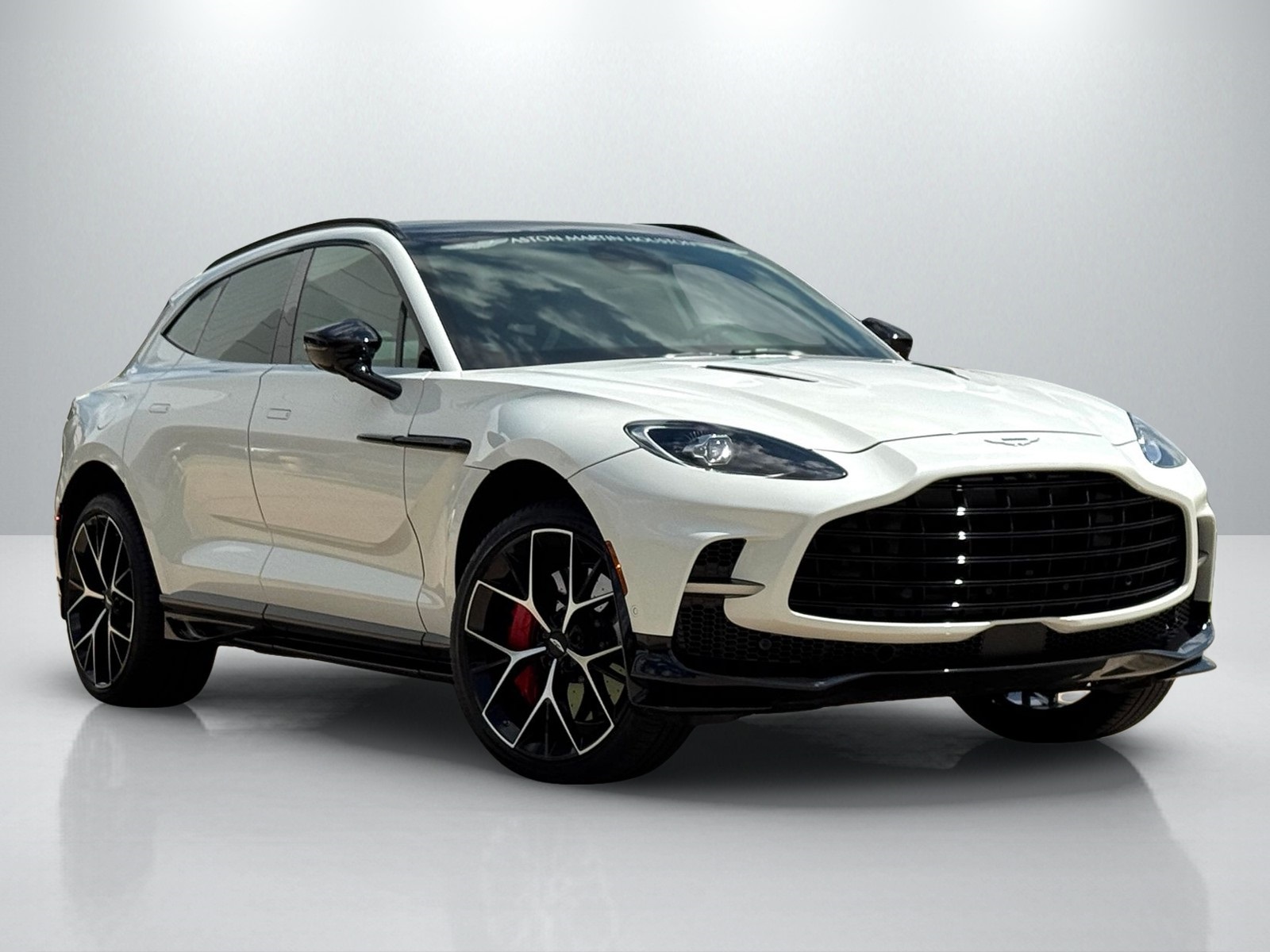 2025 Aston Martin DBX