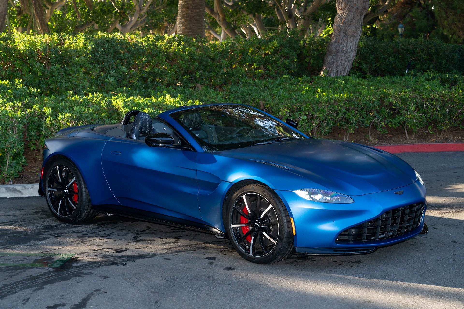 /2022 Aston-Martin Vantage
