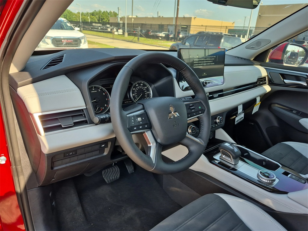2025 Mitsubishi Outlander SE - 8