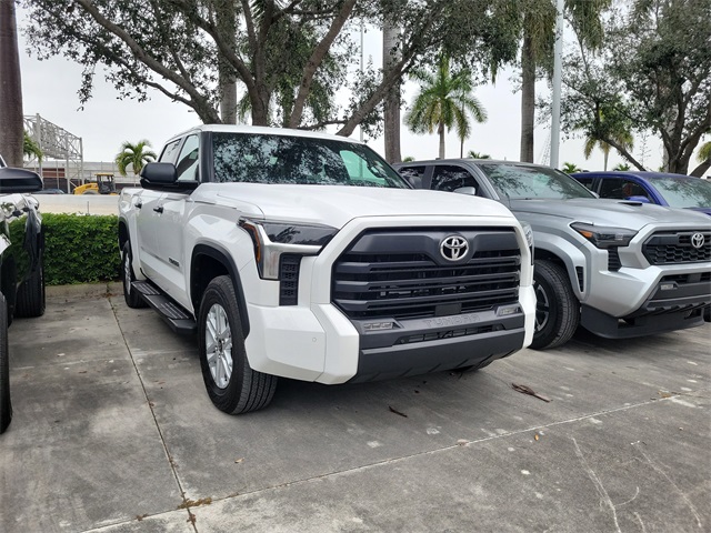 2025 Toyota Tundra SR5 CrewMax Cab 4WD