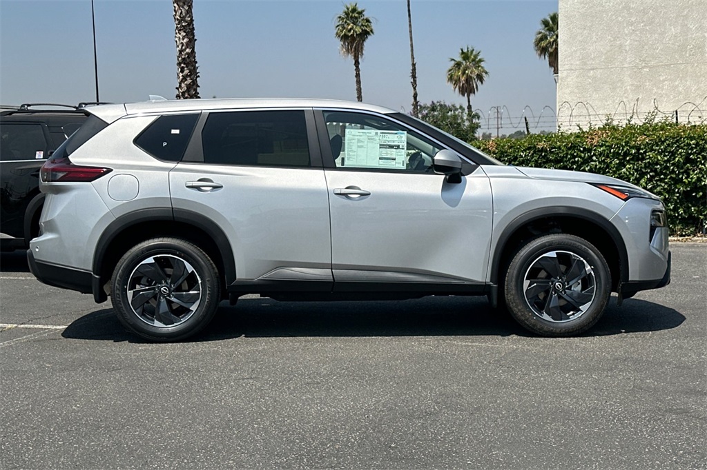 2025 Nissan Rogue SV photo 2