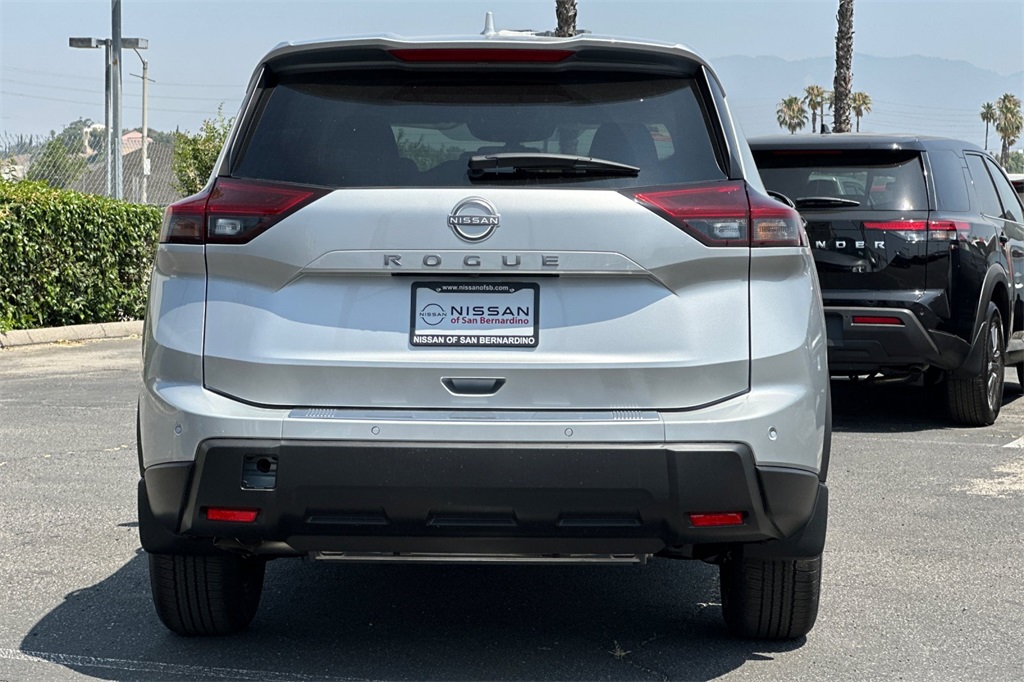 2025 Nissan Rogue SV photo 4