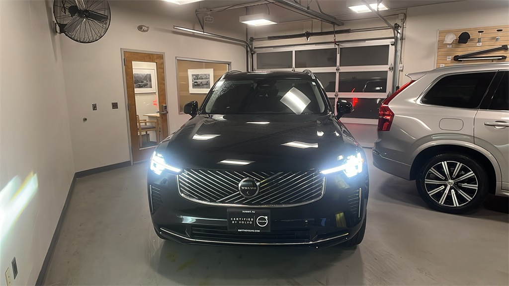 2025 Volvo XC90 B5 Plus Bright Theme 7-Passenger AWD