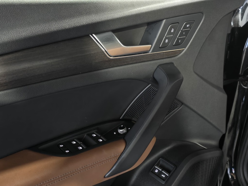 Thumbnail: 2021 Audi Q5 - 13