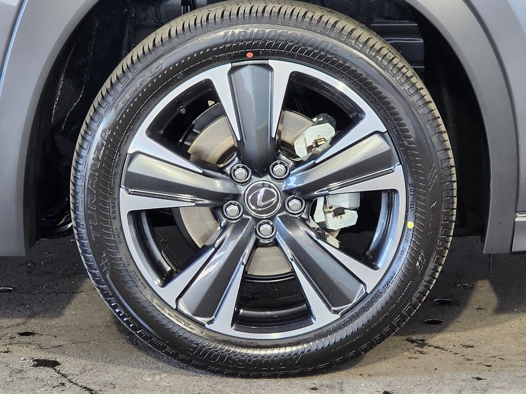 Thumbnail: 2025 Lexus UX - 4